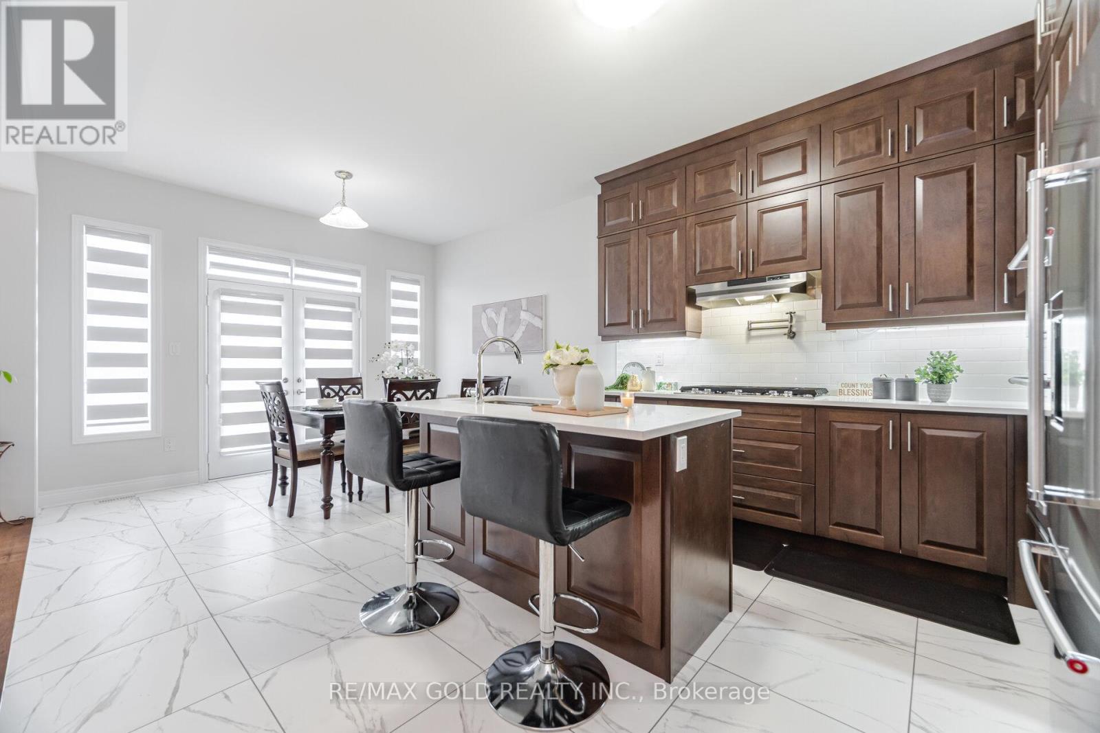 15 Duxbury Road, Brampton, Ontario  L6R 4E3 - Photo 11 - W12689486