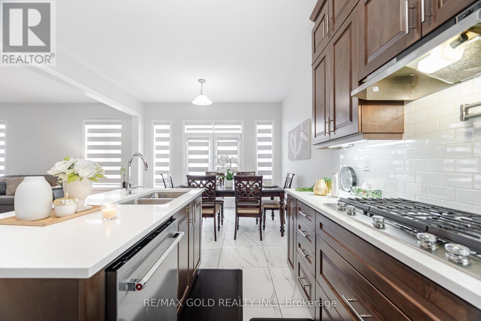 15 Duxbury Road, Brampton, Ontario  L6R 4E3 - Photo 12 - W12689486