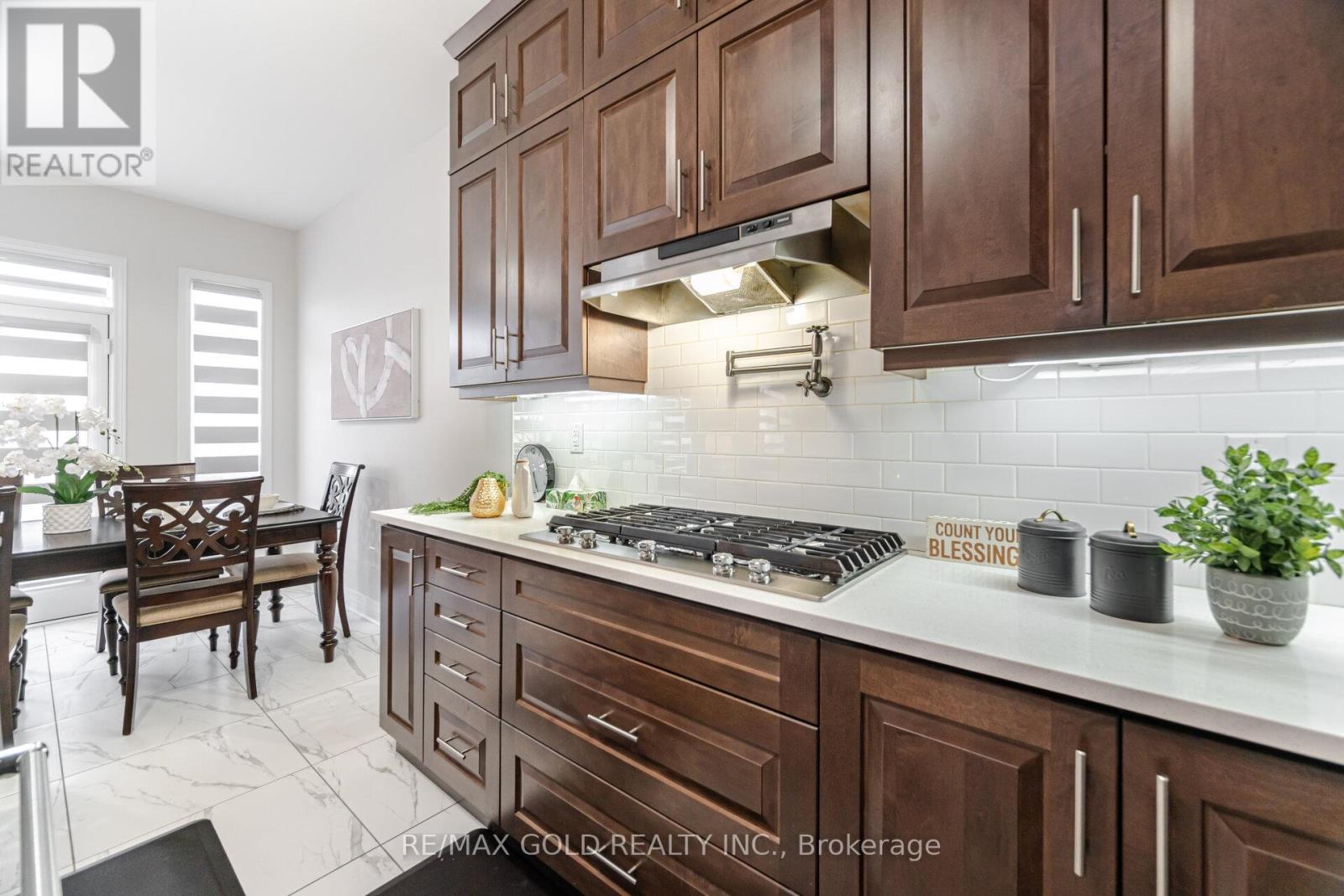 15 Duxbury Road, Brampton, Ontario  L6R 4E3 - Photo 15 - W12689486