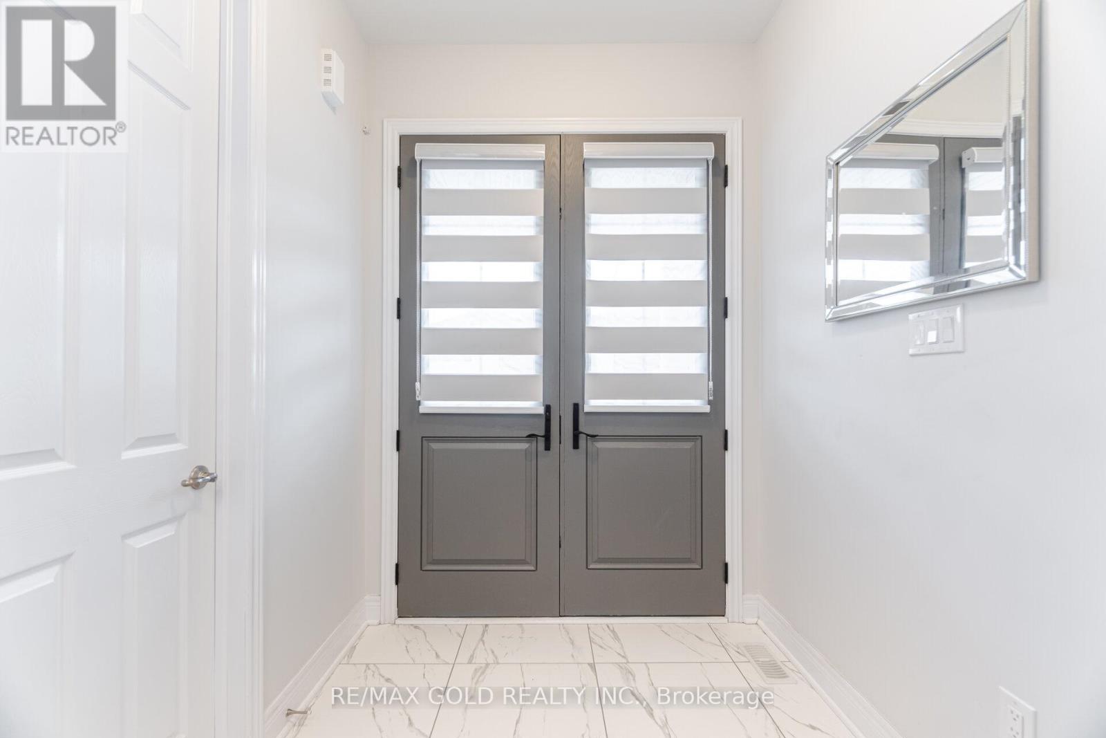 15 Duxbury Road, Brampton, Ontario  L6R 4E3 - Photo 5 - W12689486