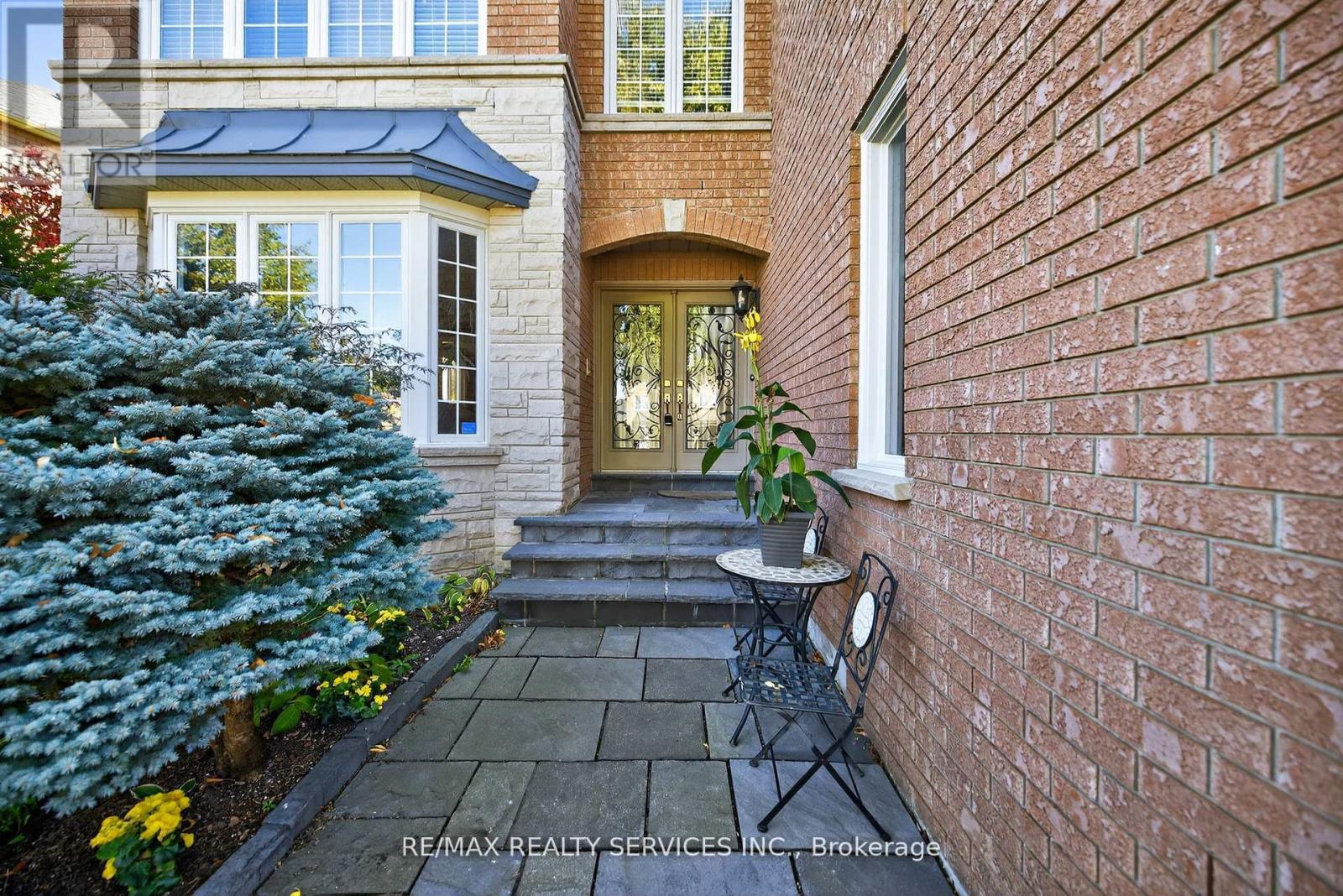 124 Royal Valley Drive, Caledon, Ontario  L7C 1A5 - Photo 3 - W12689488