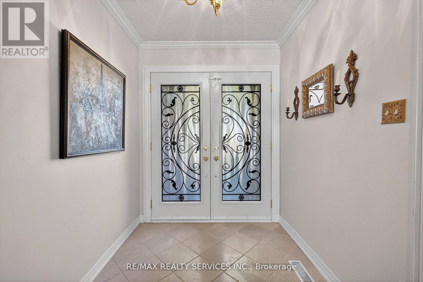 124 Royal Valley Drive, Caledon, Ontario  L7C 1A5 - Photo 4 - W12689488