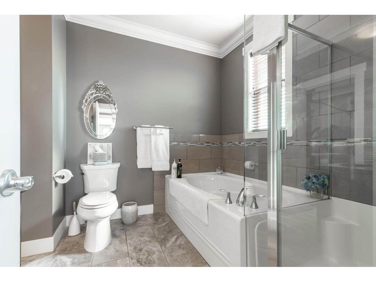 2379 Chardonnay Lane, Abbotsford, British Columbia  V4X 0A6 - Photo 14 - R3077880