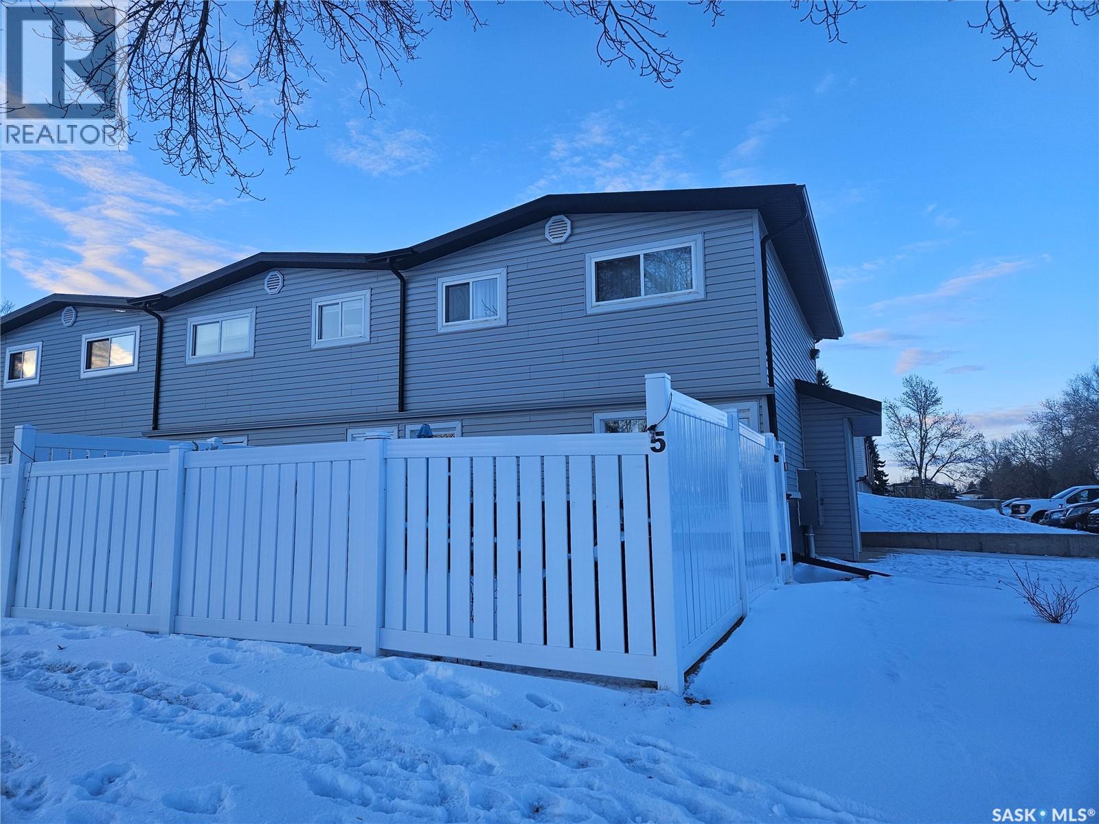 5 1292 Gordon Road, Moose Jaw, Saskatchewan  S6H 3E5 - Photo 1 - SK026695