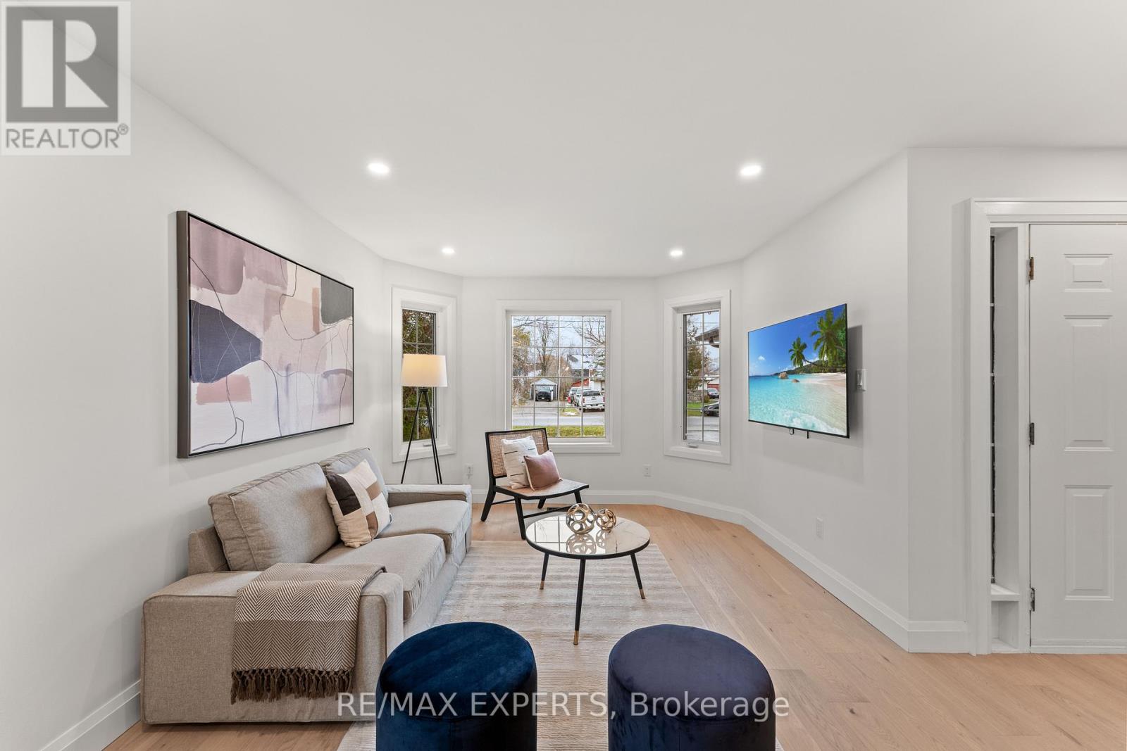 353 Walter Drive, Georgina, Ontario  L4P 3A8 - Photo 7 - N12689092