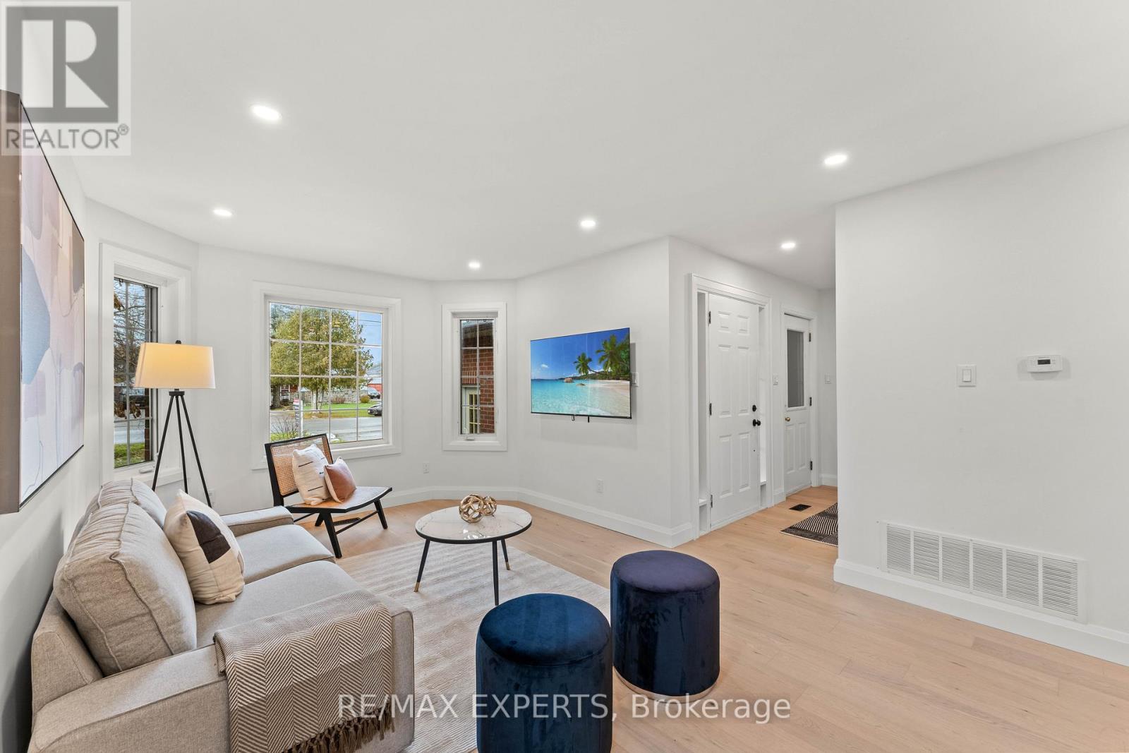 353 Walter Drive, Georgina, Ontario  L4P 3A8 - Photo 8 - N12689092