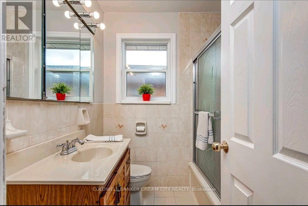 Main - 183 Elmhurst Drive, Toronto, Ontario  M9W 2L2 - Photo 8 - W12662836