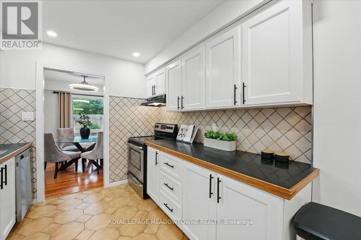 6486 Edenwood Drive, Mississauga, Ontario  L5N 3K1 - Photo 8 - W12689318