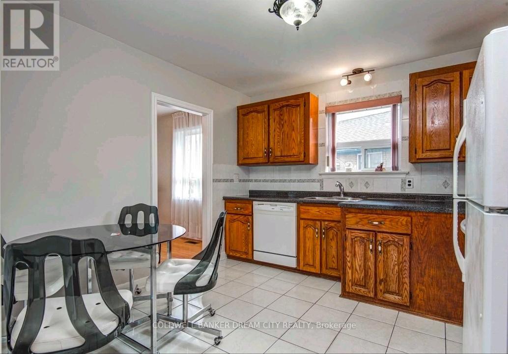 Main - 183 Elmhurst Drive, Toronto, Ontario  M9W 2L2 - Photo 7 - W12662836