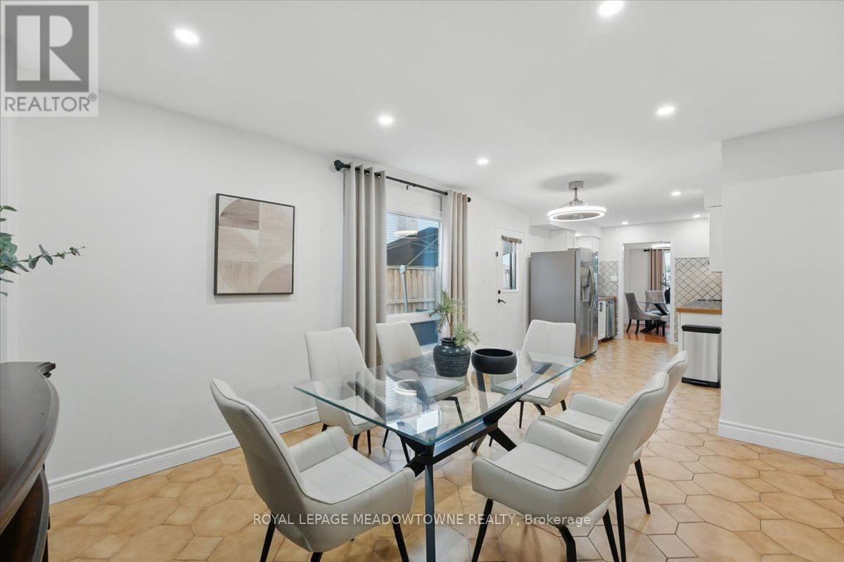 6486 Edenwood Drive, Mississauga, Ontario  L5N 3K1 - Photo 6 - W12689318