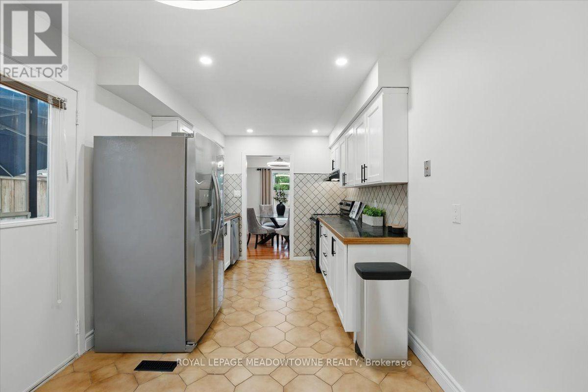 6486 Edenwood Drive, Mississauga, Ontario  L5N 3K1 - Photo 7 - W12689318