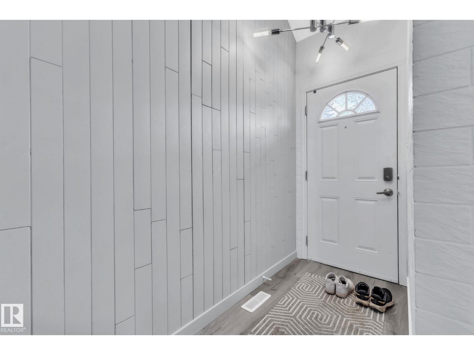 1281 Hooke Rd Nw, Edmonton, Alberta  T5A 4A5 - Photo 2 - E4469747