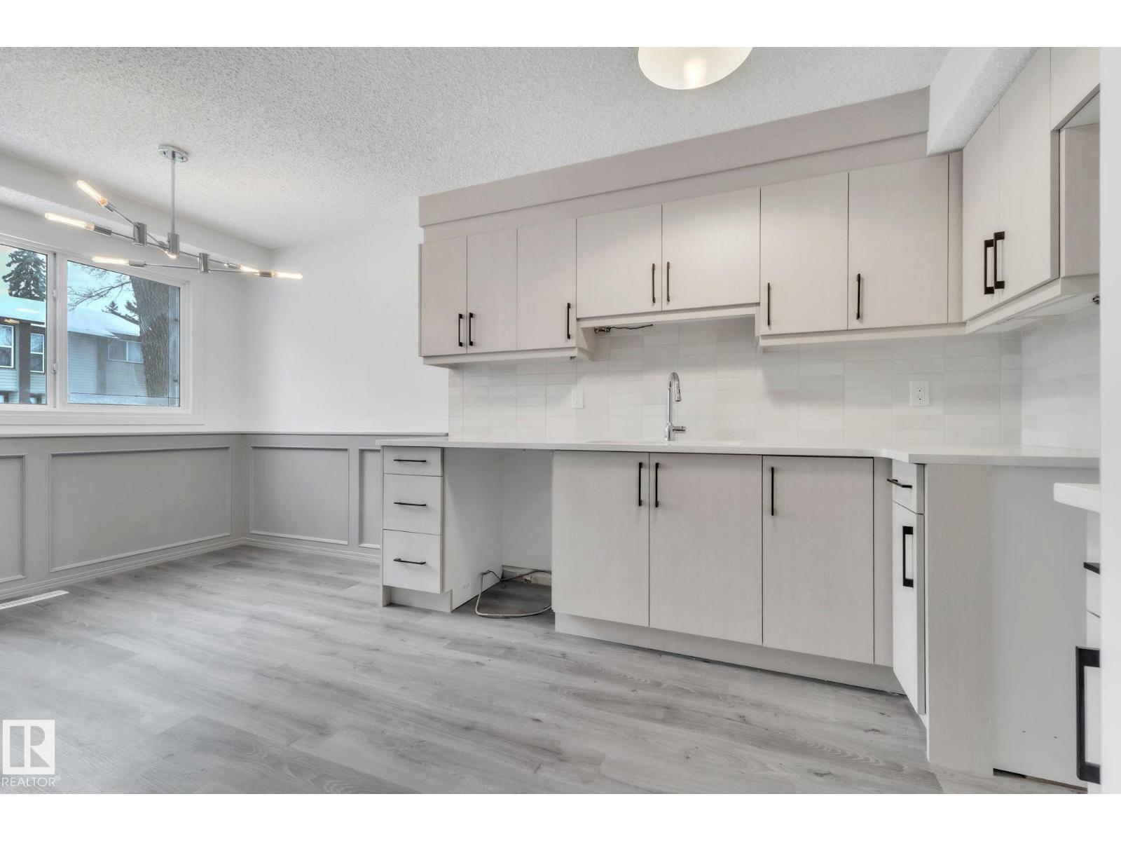 1281 Hooke Rd Nw, Edmonton, Alberta  T5A 4A5 - Photo 10 - E4469747