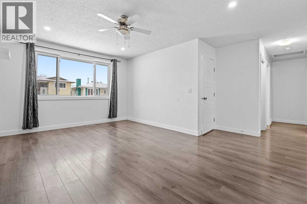 263 Doverview Crescent Se, Calgary, Alberta  T2B 1Y7 - Photo 5 - A2274126