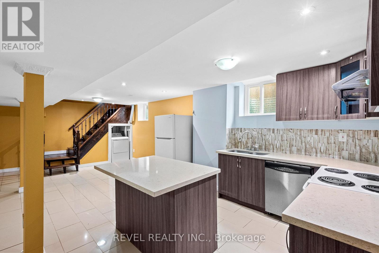 Bsmt - 1005 Sandcliff Drive, Oshawa, Ontario  L1K 2E4 - Photo 1 - E12689528