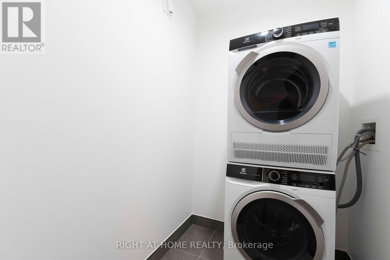 302 - 1598 Queen Street E, Toronto, Ontario  M4L 1E5 - Photo 11 - E12689538