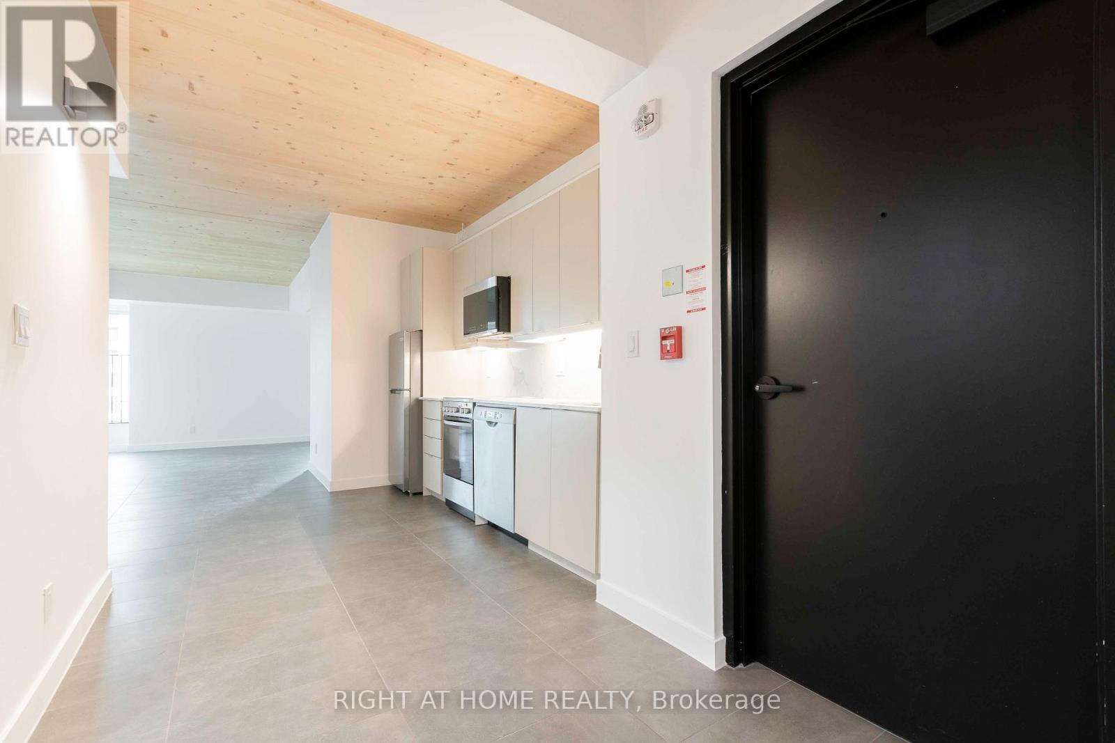 302 - 1598 Queen Street E, Toronto, Ontario  M4L 1E5 - Photo 13 - E12689538