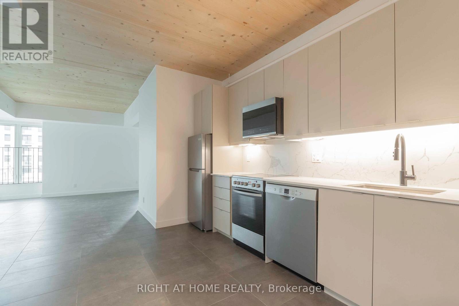 302 - 1598 Queen Street E, Toronto, Ontario  M4L 1E5 - Photo 14 - E12689538