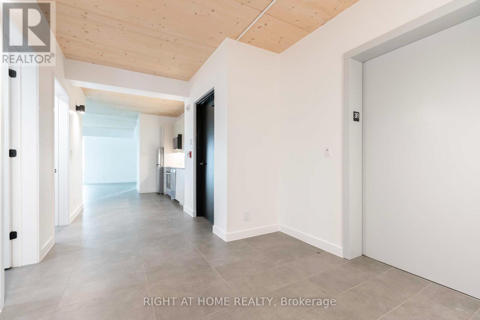 302 - 1598 Queen Street E, Toronto, Ontario  M4L 1E5 - Photo 3 - E12689538