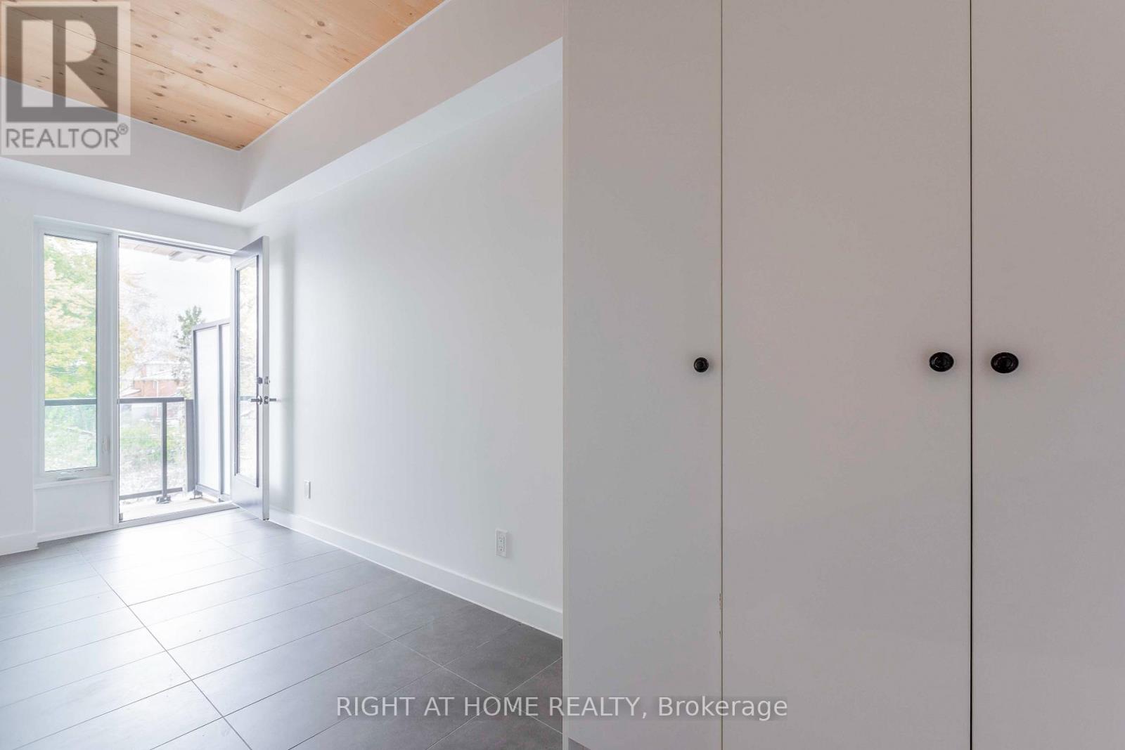 302 - 1598 Queen Street E, Toronto, Ontario  M4L 1E5 - Photo 5 - E12689538