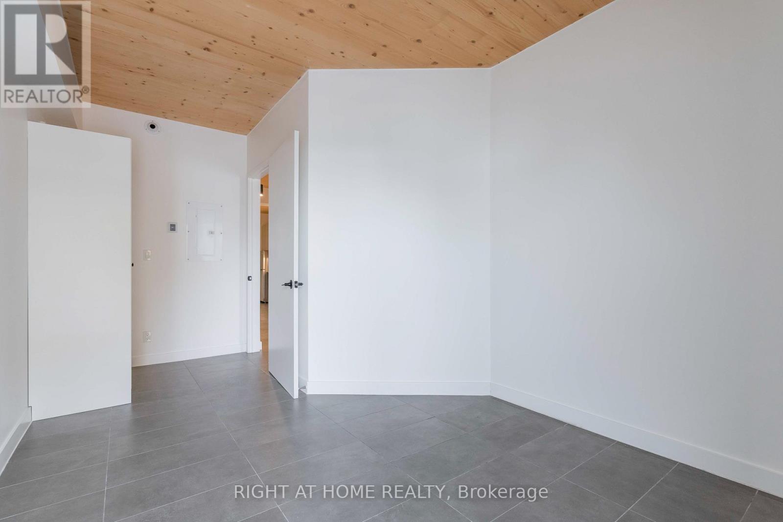 302 - 1598 Queen Street E, Toronto, Ontario  M4L 1E5 - Photo 7 - E12689538