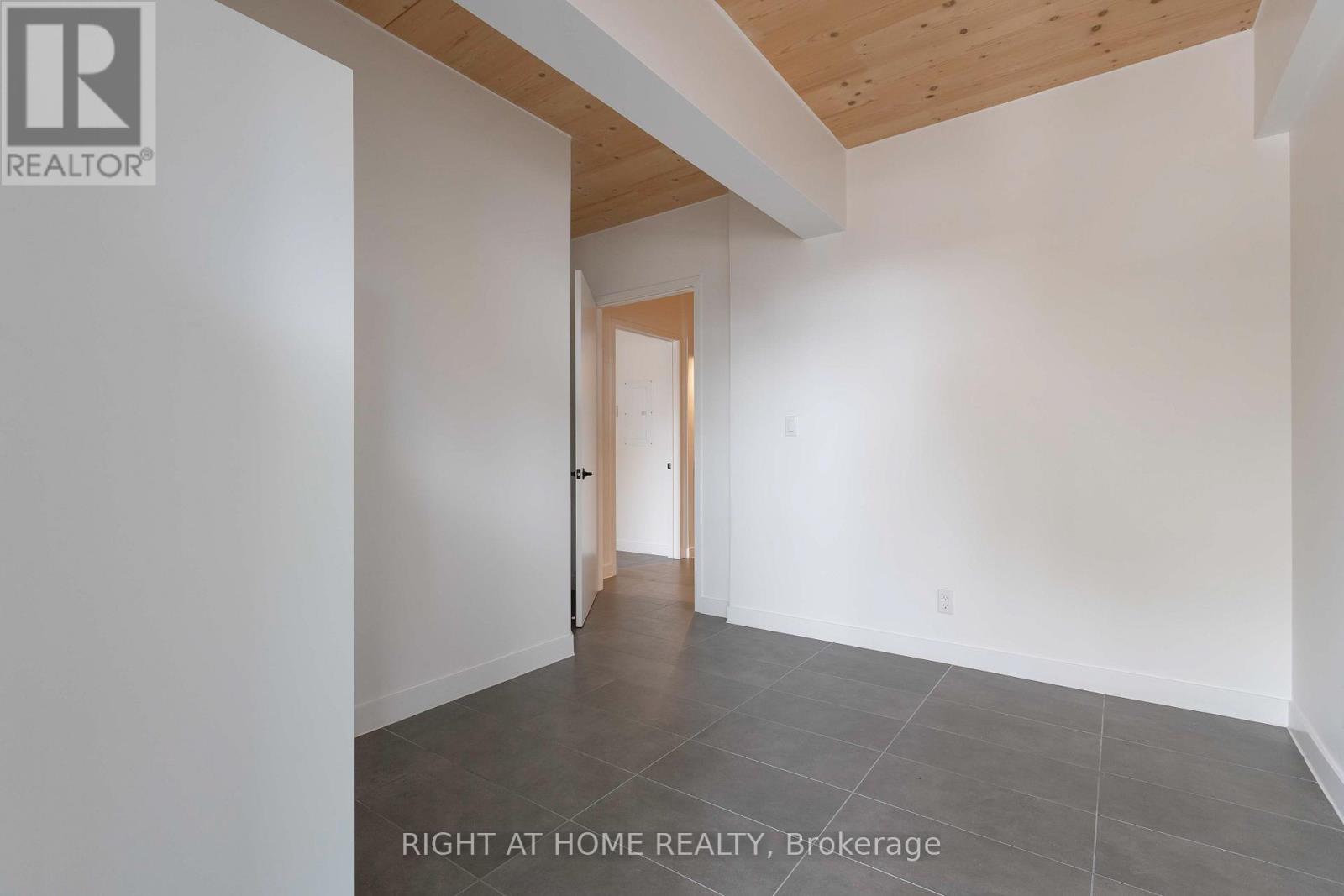 302 - 1598 Queen Street E, Toronto, Ontario  M4L 1E5 - Photo 9 - E12689538