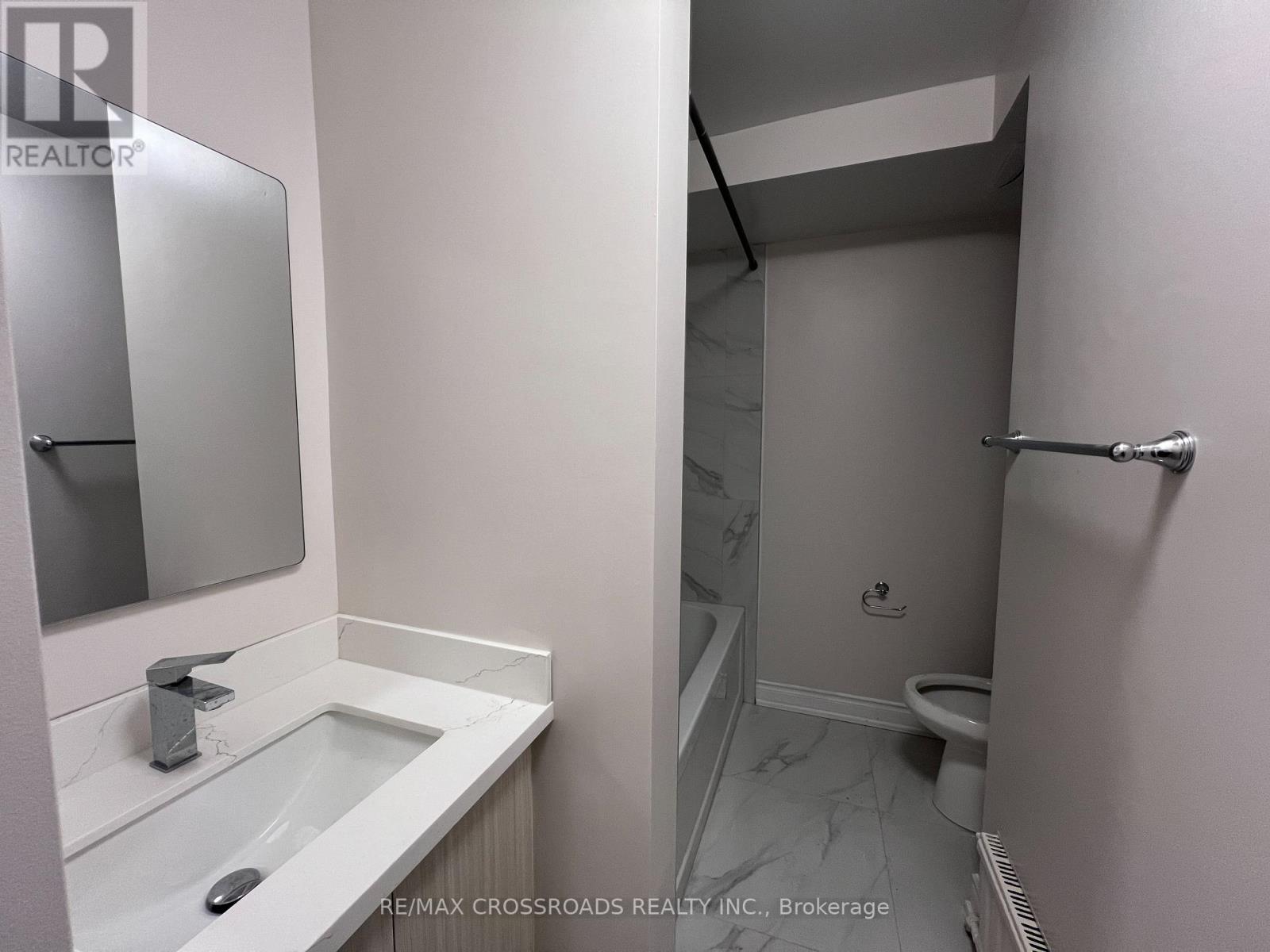 Apt 1 - 1324b Gerrard Street E, Toronto, Ontario  M4L 1Z1 - Photo 8 - E12689566