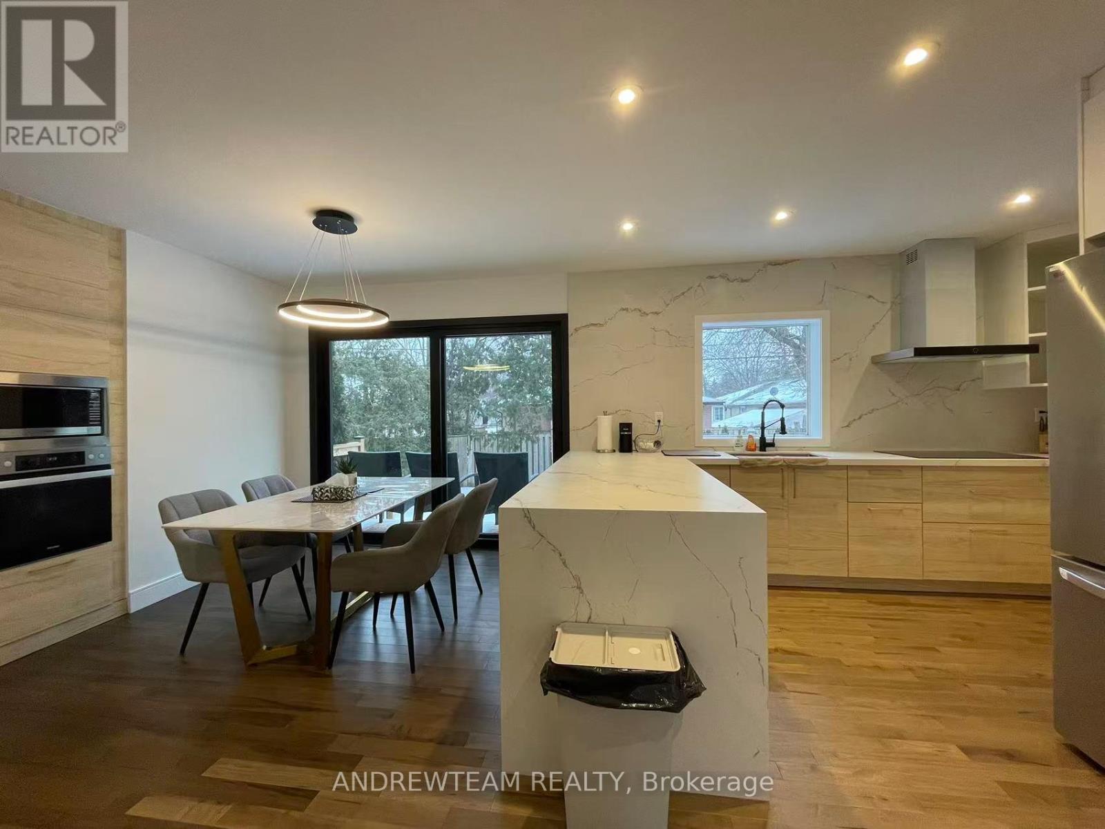 Main Floor - 382 Lynett Crescent, Richmond Hill, Ontario  L4C 2V5 - Photo 1 - N12689540