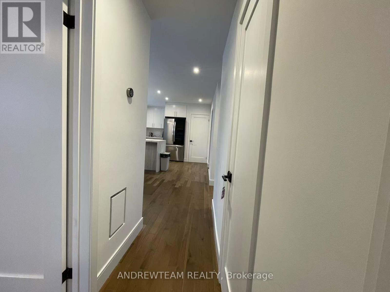 Main Floor - 382 Lynett Crescent, Richmond Hill, Ontario  L4C 2V5 - Photo 10 - N12689540