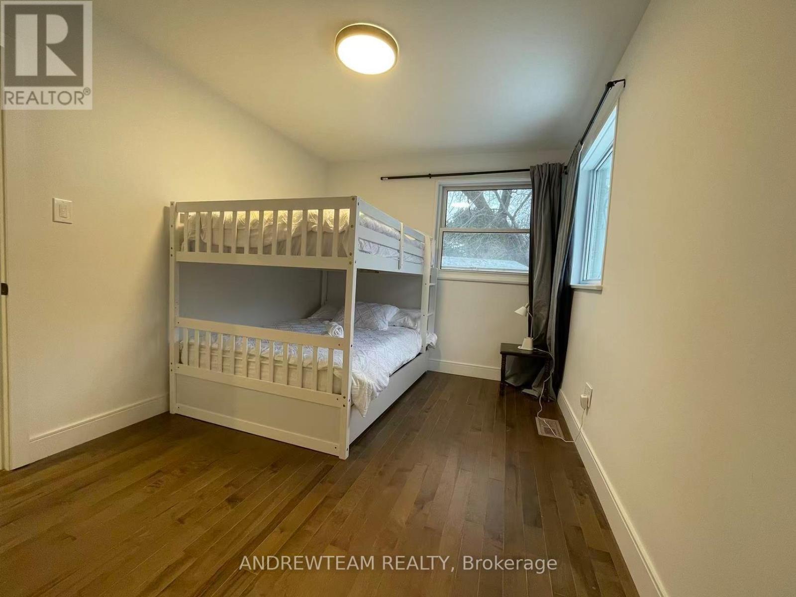 Main Floor - 382 Lynett Crescent, Richmond Hill, Ontario  L4C 2V5 - Photo 11 - N12689540