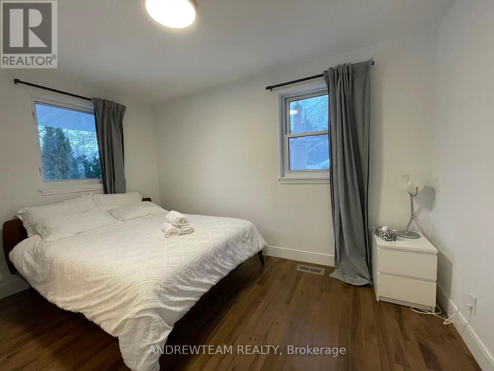 Main Floor - 382 Lynett Crescent, Richmond Hill, Ontario  L4C 2V5 - Photo 13 - N12689540