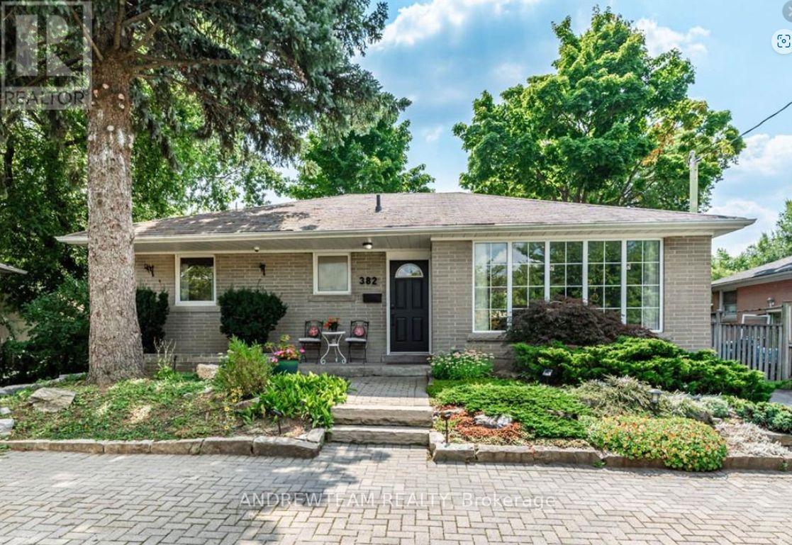 Main Floor - 382 Lynett Crescent, Richmond Hill, Ontario  L4C 2V5 - Photo 19 - N12689540