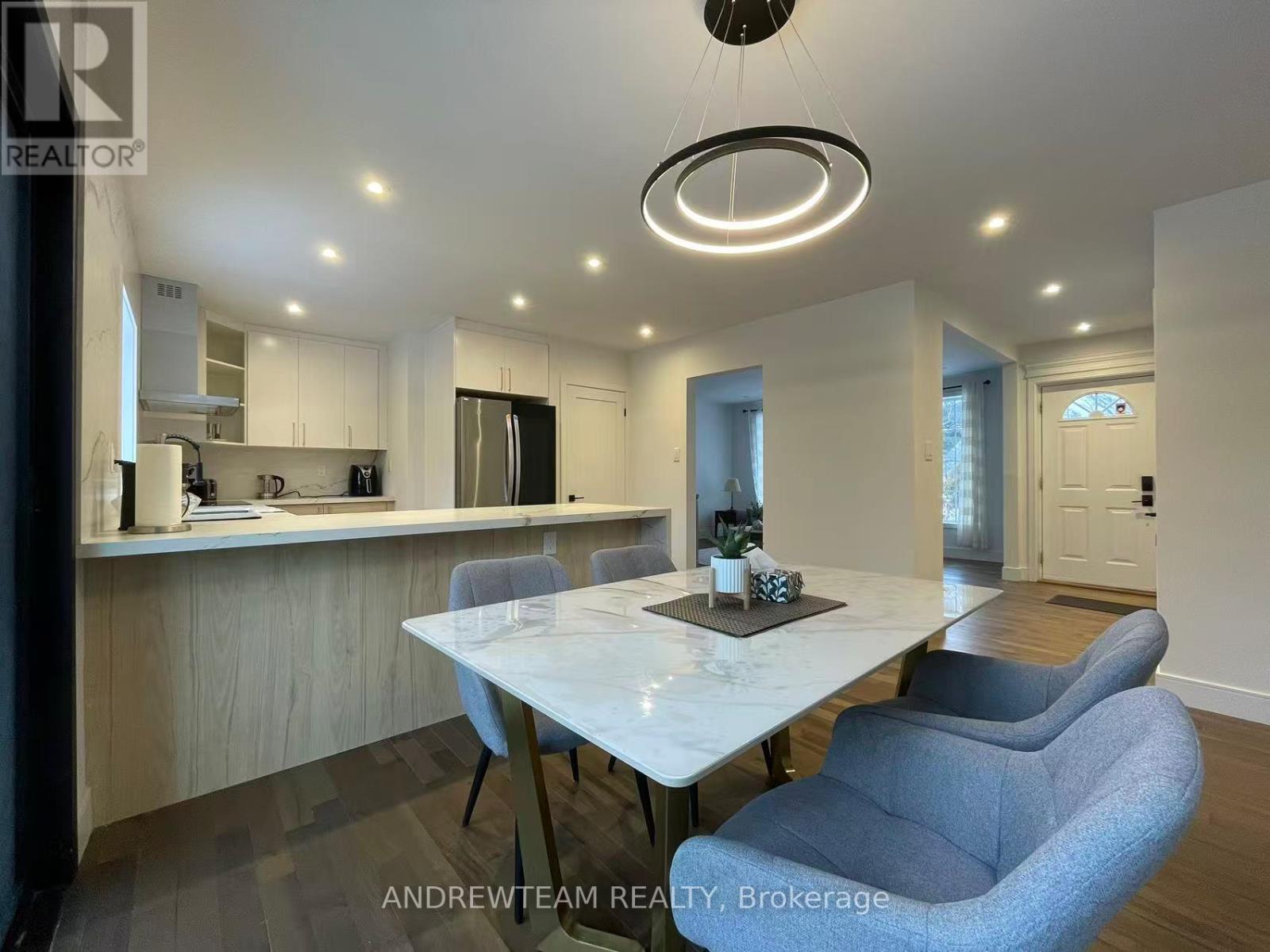 Main Floor - 382 Lynett Crescent, Richmond Hill, Ontario  L4C 2V5 - Photo 3 - N12689540