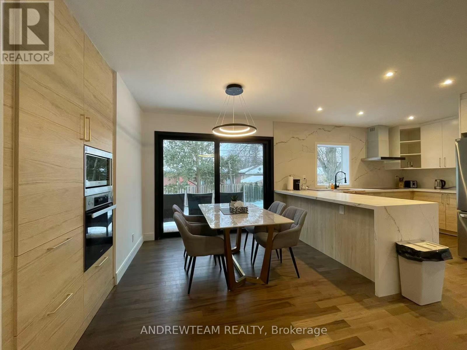 Main Floor - 382 Lynett Crescent, Richmond Hill, Ontario  L4C 2V5 - Photo 7 - N12689540