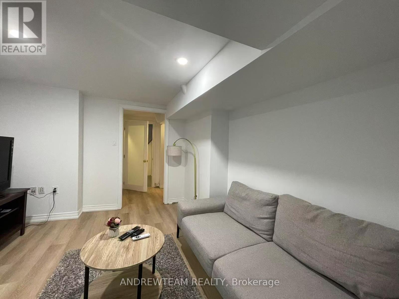 Basement - 382 Lynett Crescent, Richmond Hill, Ontario  L4C 2V5 - Photo 5 - N12689576