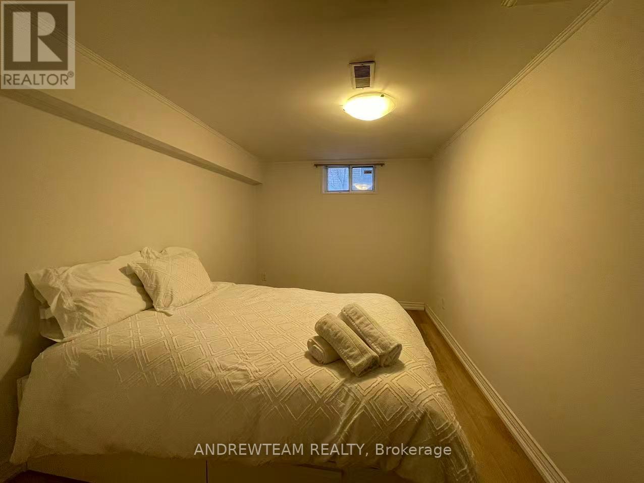 Basement - 382 Lynett Crescent, Richmond Hill, Ontario  L4C 2V5 - Photo 9 - N12689576