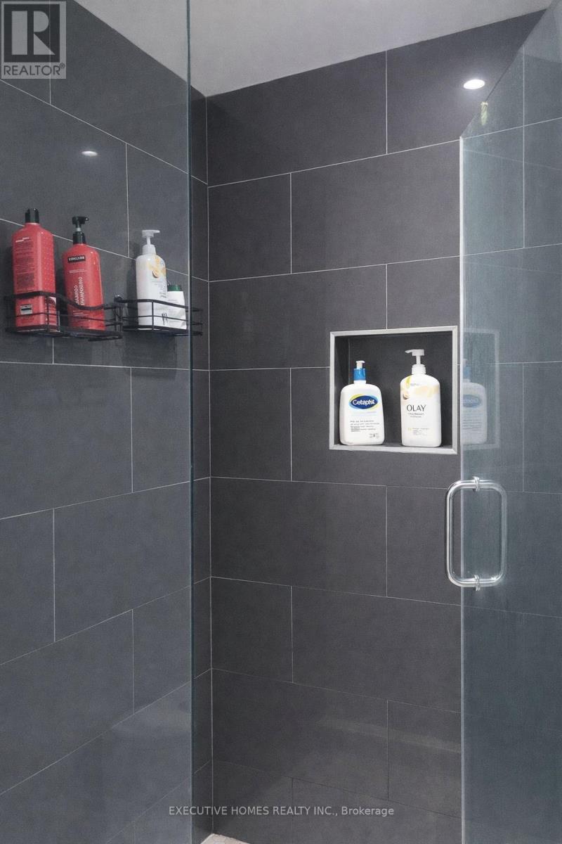 6 Manderley Pl Place, Brampton, Ontario  L6S 2S6 - Photo 12 - W12689512