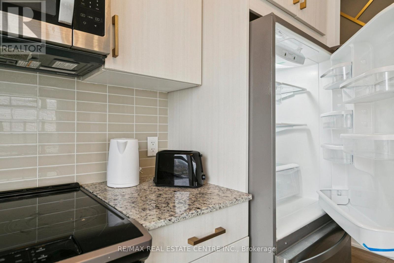 2302 - 4085 Parkside Village Drive, Mississauga, Ontario  L5B 0K9 - Photo 10 - W12689546