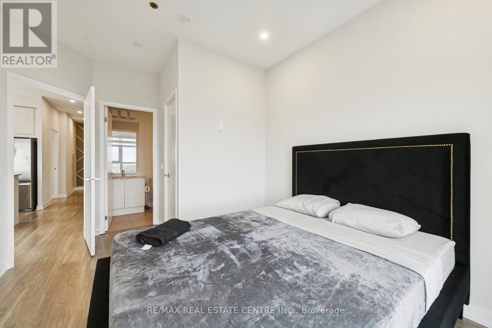 2302 - 4085 Parkside Village Drive, Mississauga, Ontario  L5B 0K9 - Photo 20 - W12689546