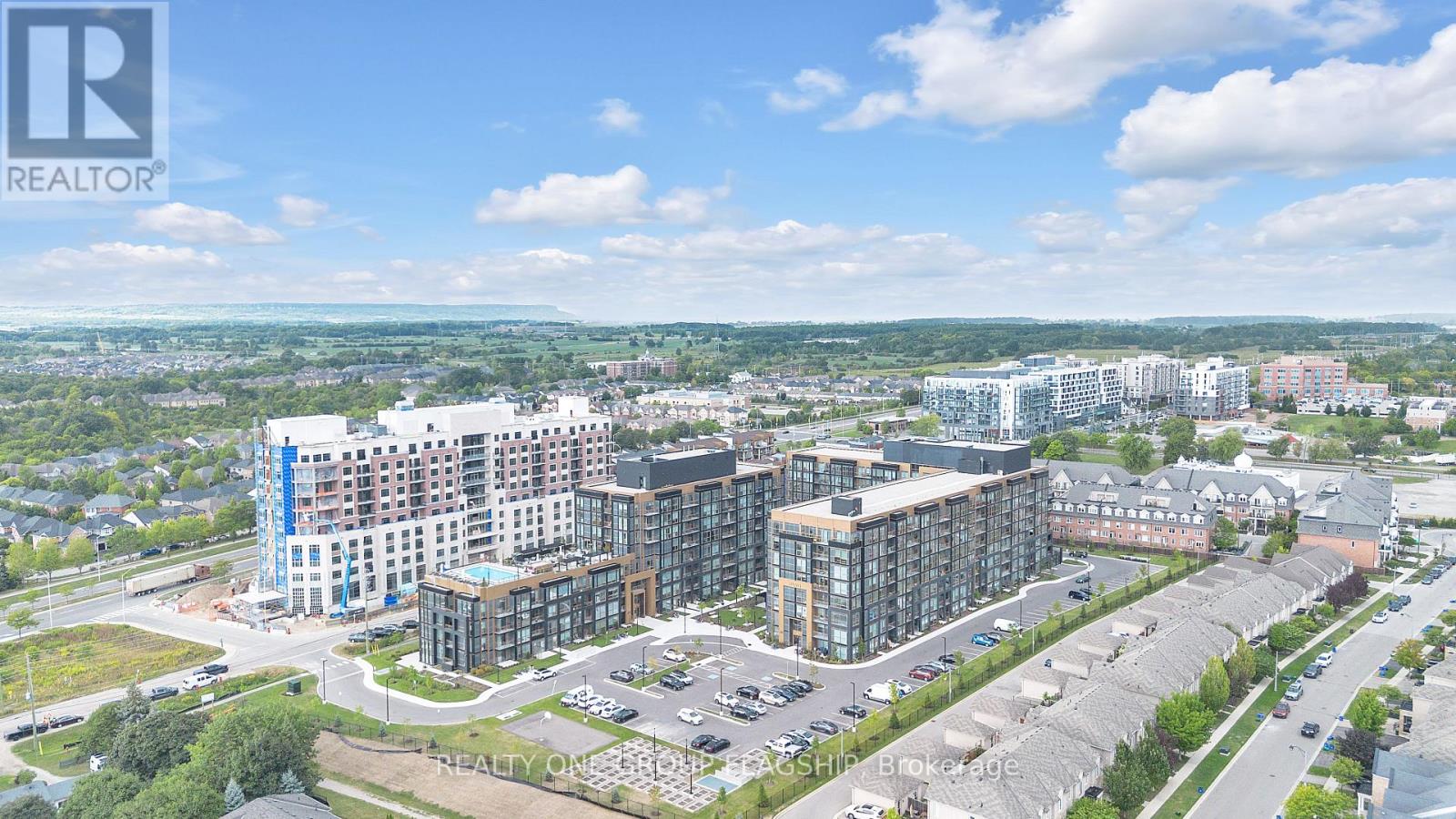 101 - 2343 Khalsa Gate, Oakville, Ontario  L6M 5R6 - Photo 2 - W12689554