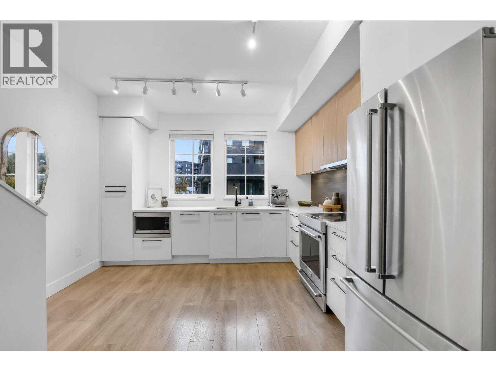 1379 Marinaside Place, Squamish, British Columbia  V8B 1A8 - Photo 4 - R3078627