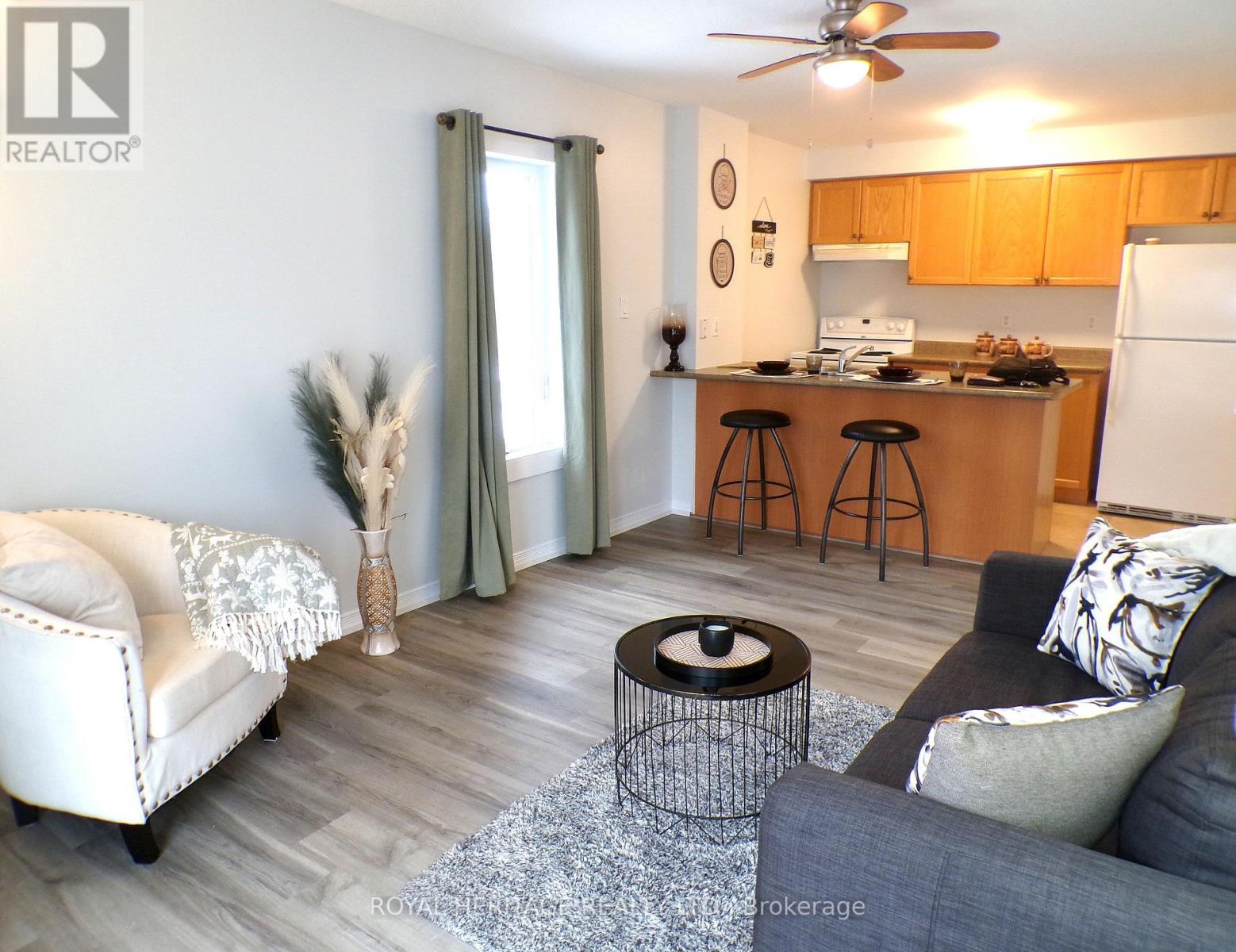 106 - 94 Aspen Springs Drive, Clarington, Ontario  L1C 5N4 - Photo 10 - E12688236