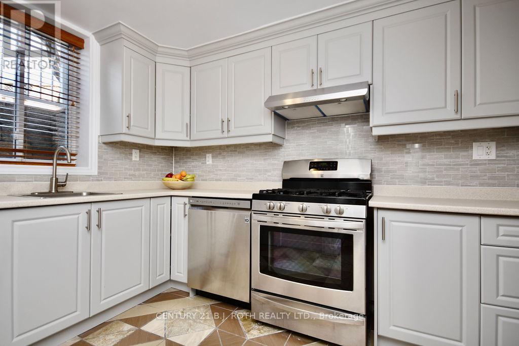 42 Mcveigh Drive, Barrie, Ontario  L4N 7E3 - Photo 1 - S12689608