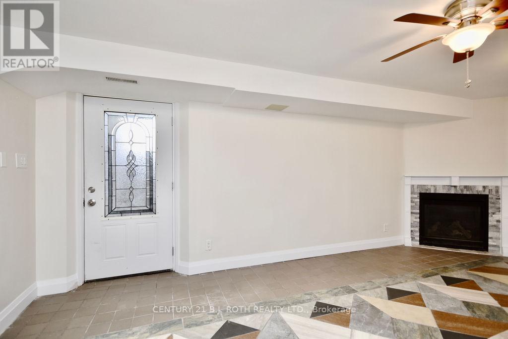 42 Mcveigh Drive, Barrie, Ontario  L4N 7E3 - Photo 4 - S12689608