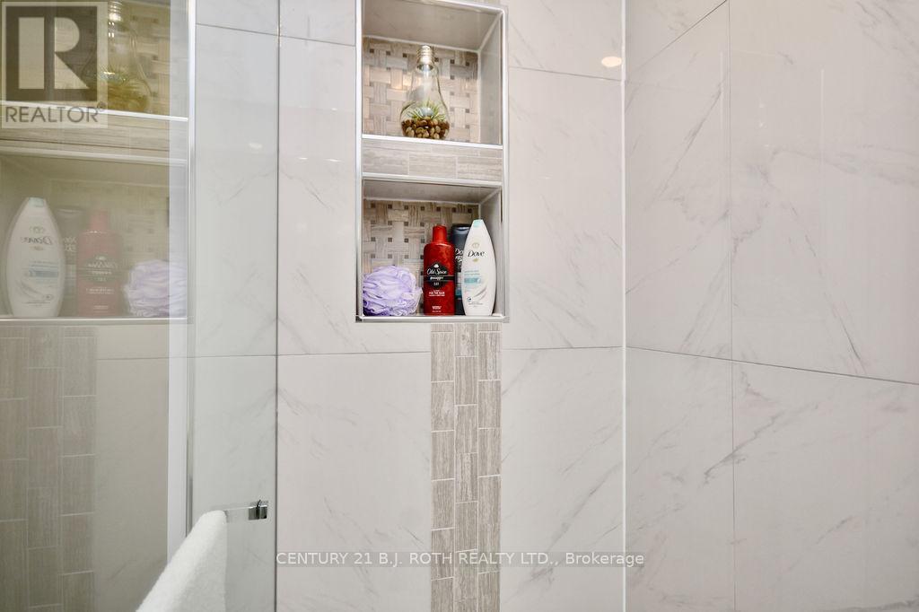 42 Mcveigh Drive, Barrie, Ontario  L4N 7E3 - Photo 8 - S12689608