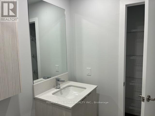 4004 - 430 Square One Drive W, Mississauga, Ontario  L5B 0L6 - Photo 10 - W12689596