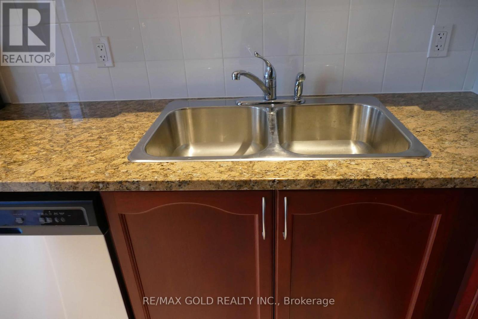 115 - 339 Rathburn Road, Mississauga, Ontario  L5B 0C8 - Photo 7 - W12689598