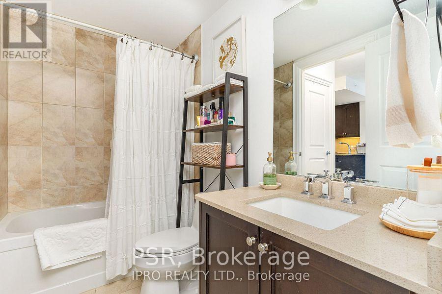 422 - 11 Bronte Road, Oakville, Ontario  L6L 0E1 - Photo 9 - W12689616