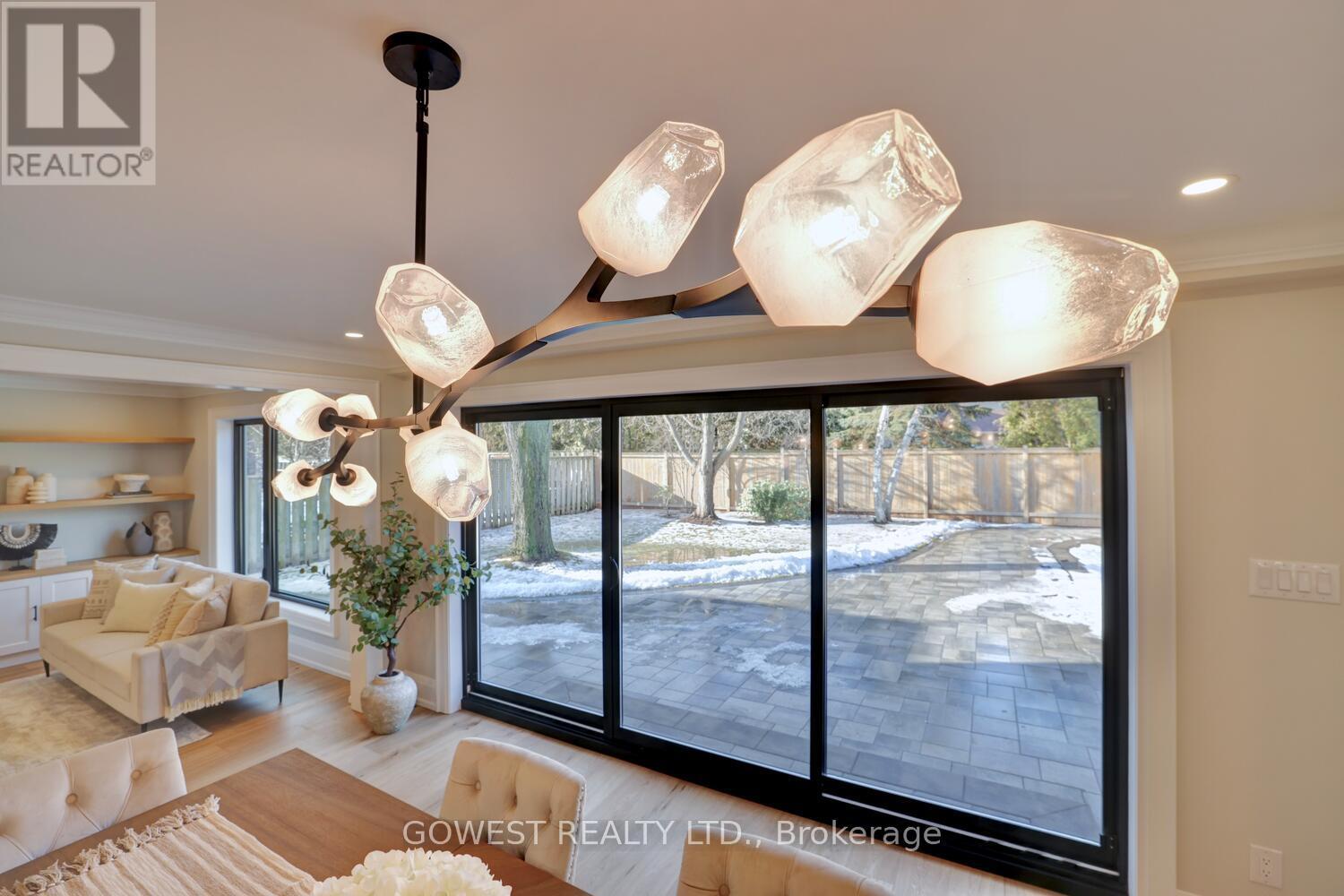 981 Valdese Drive, Mississauga, Ontario  L5C 2Z5 - Photo 14 - W12689624