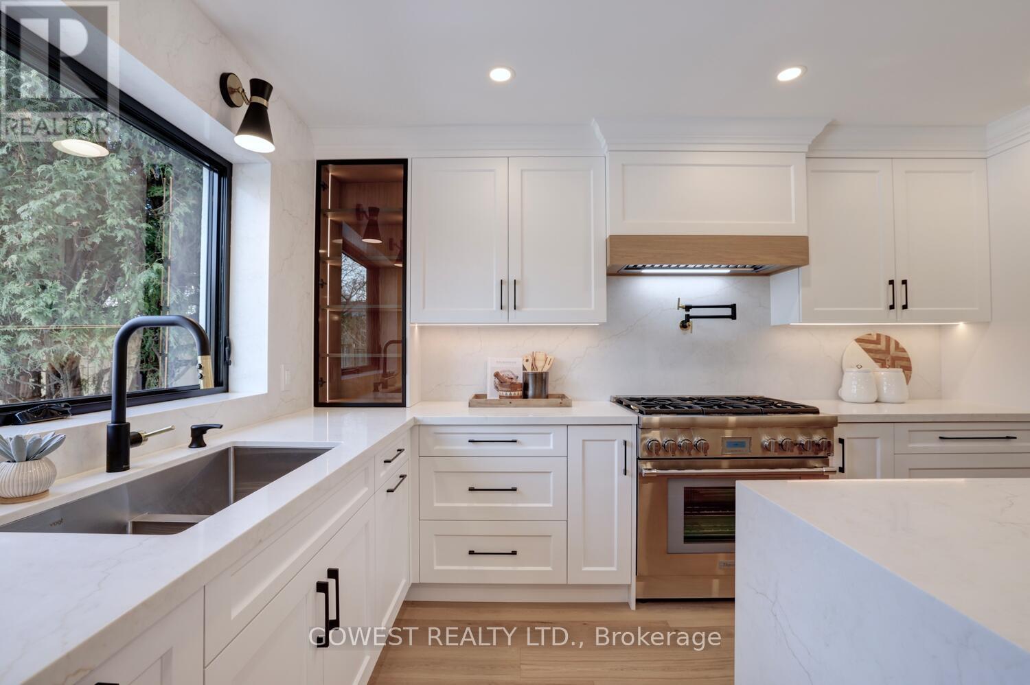 981 Valdese Drive, Mississauga, Ontario  L5C 2Z5 - Photo 16 - W12689624